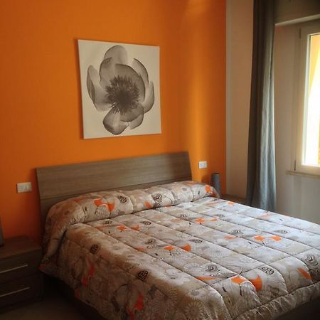 Perla Del Lago Rent Apartments Sirmione Szoba fotó