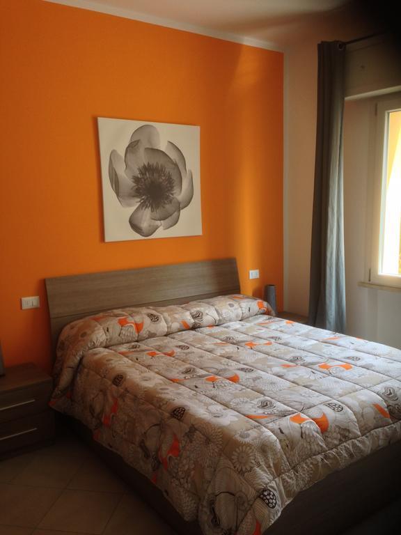 Perla Del Lago Rent Apartments Sirmione Szoba fotó