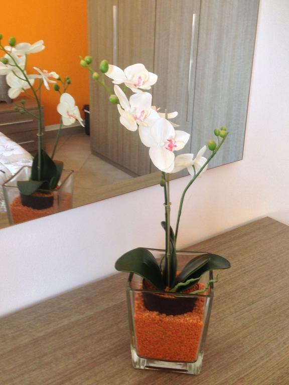 Perla Del Lago Rent Apartments Sirmione Szoba fotó