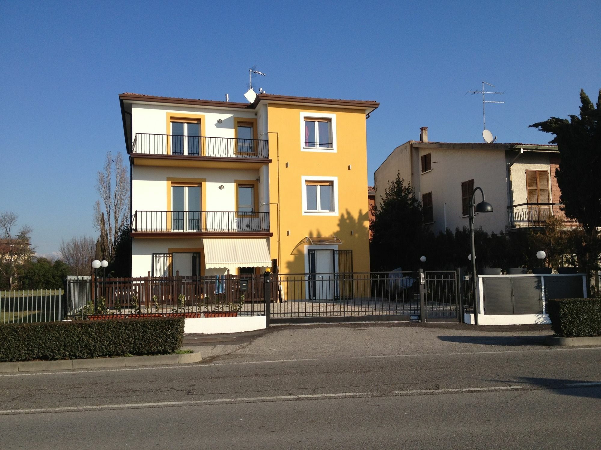Perla Del Lago Rent Apartments Sirmione Kültér fotó